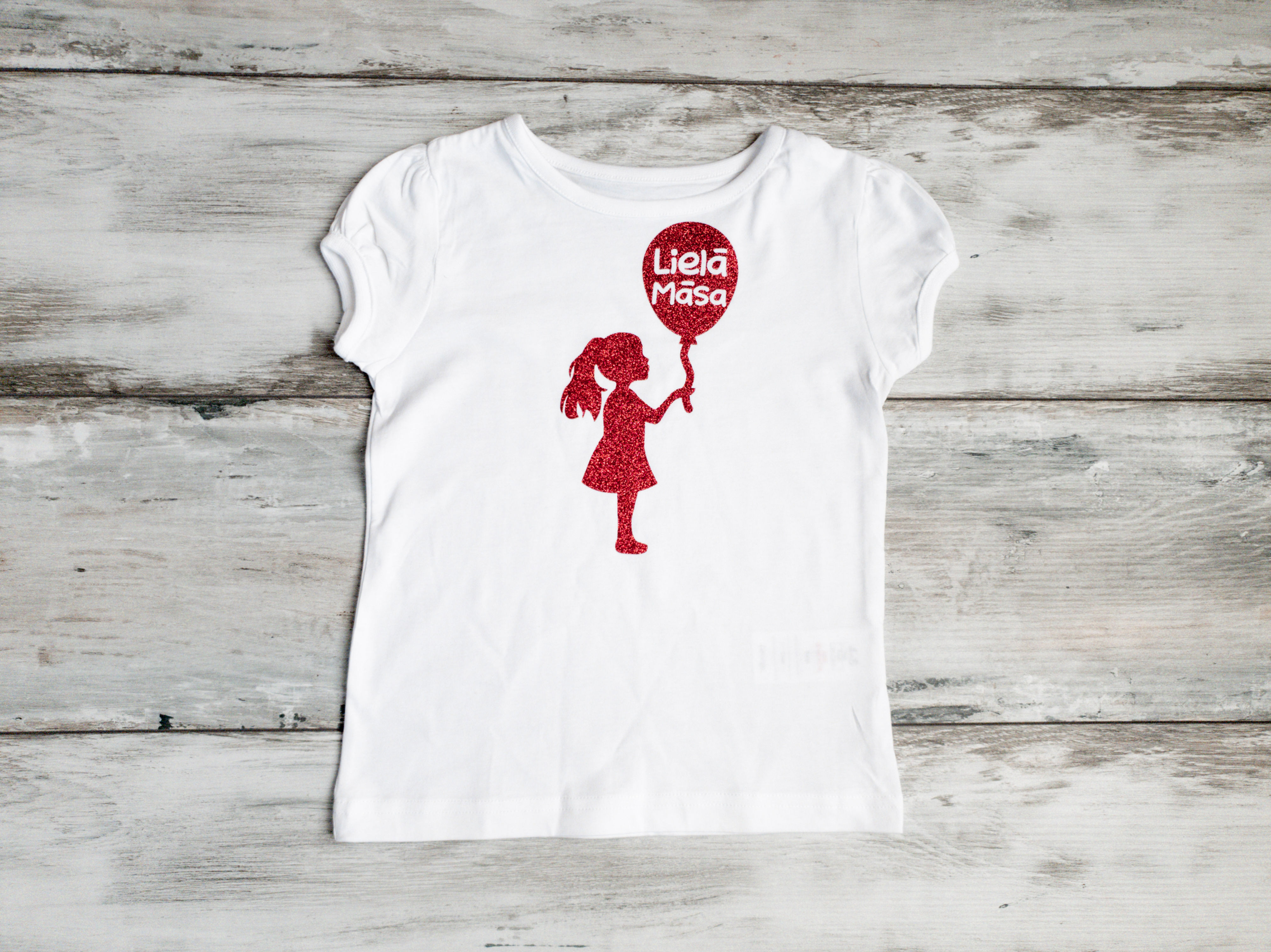 T-krekls (unisex) ar meiteni un uzrakstu "Lielā māsa"