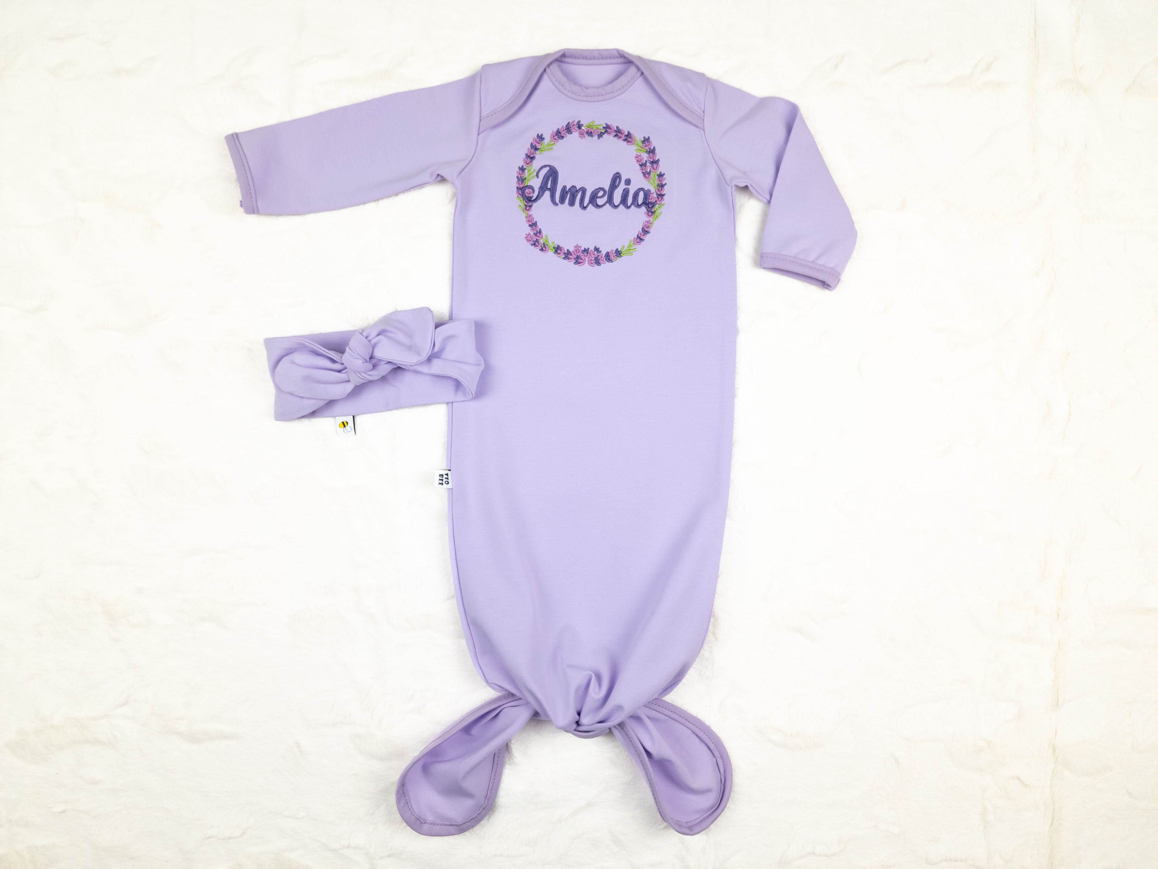 Lavandas pidžamma ar mezglu ar izšūtu lavandas vainagu un vārdu