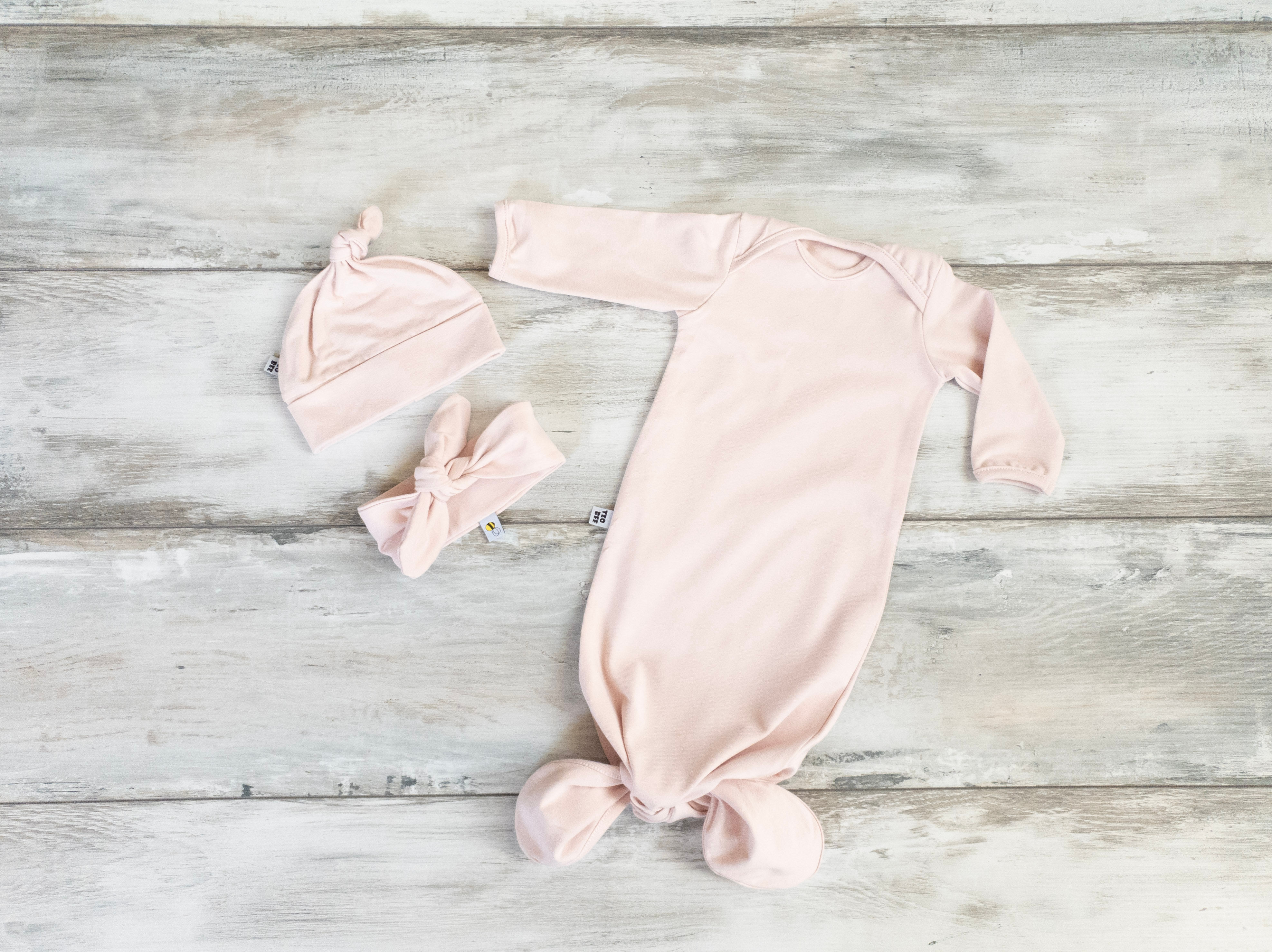 Pūderrozā sienama pidžamma ar mezglu