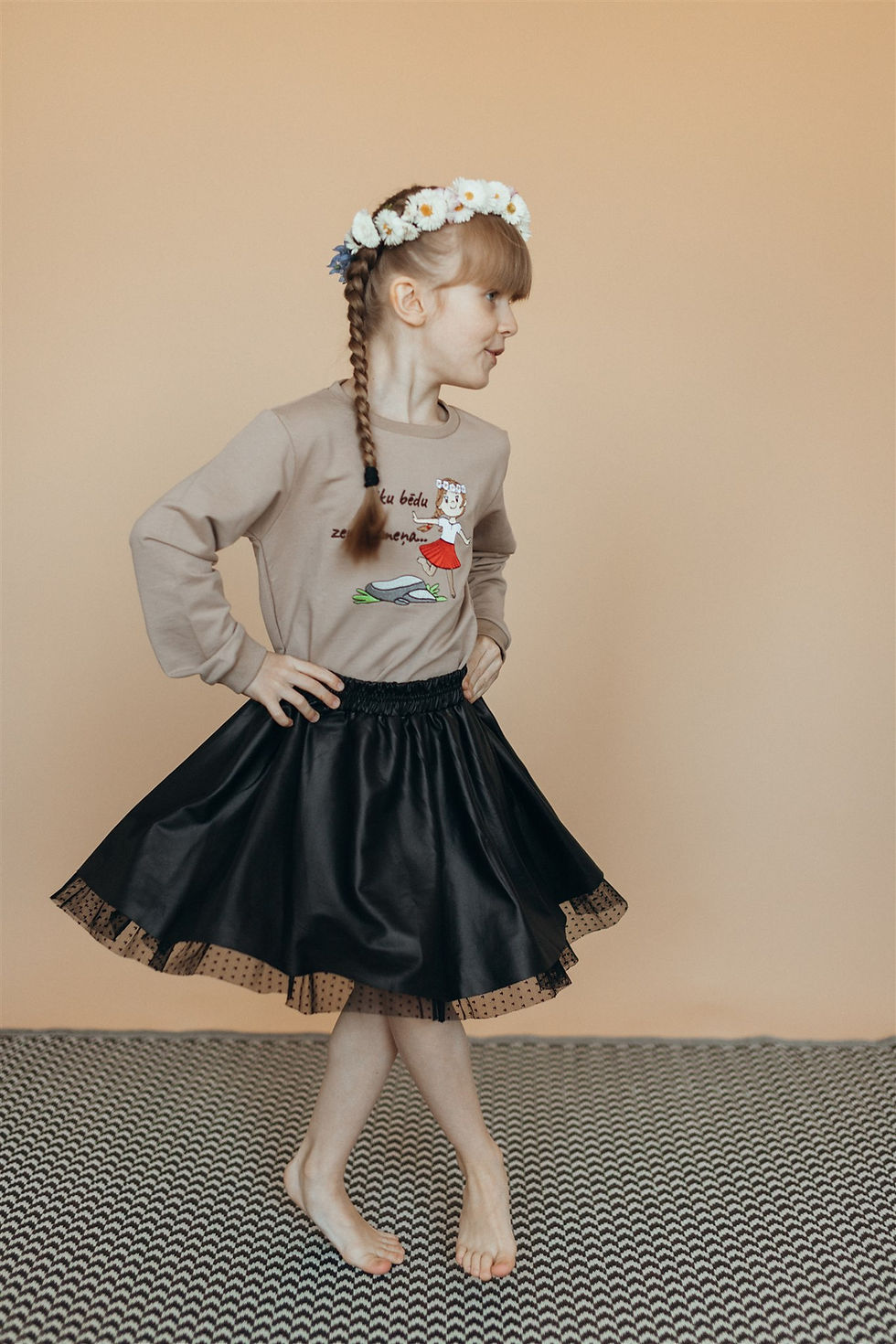 Thumbnail: Sweatshirt "Liku bēdu zem akmeņa"