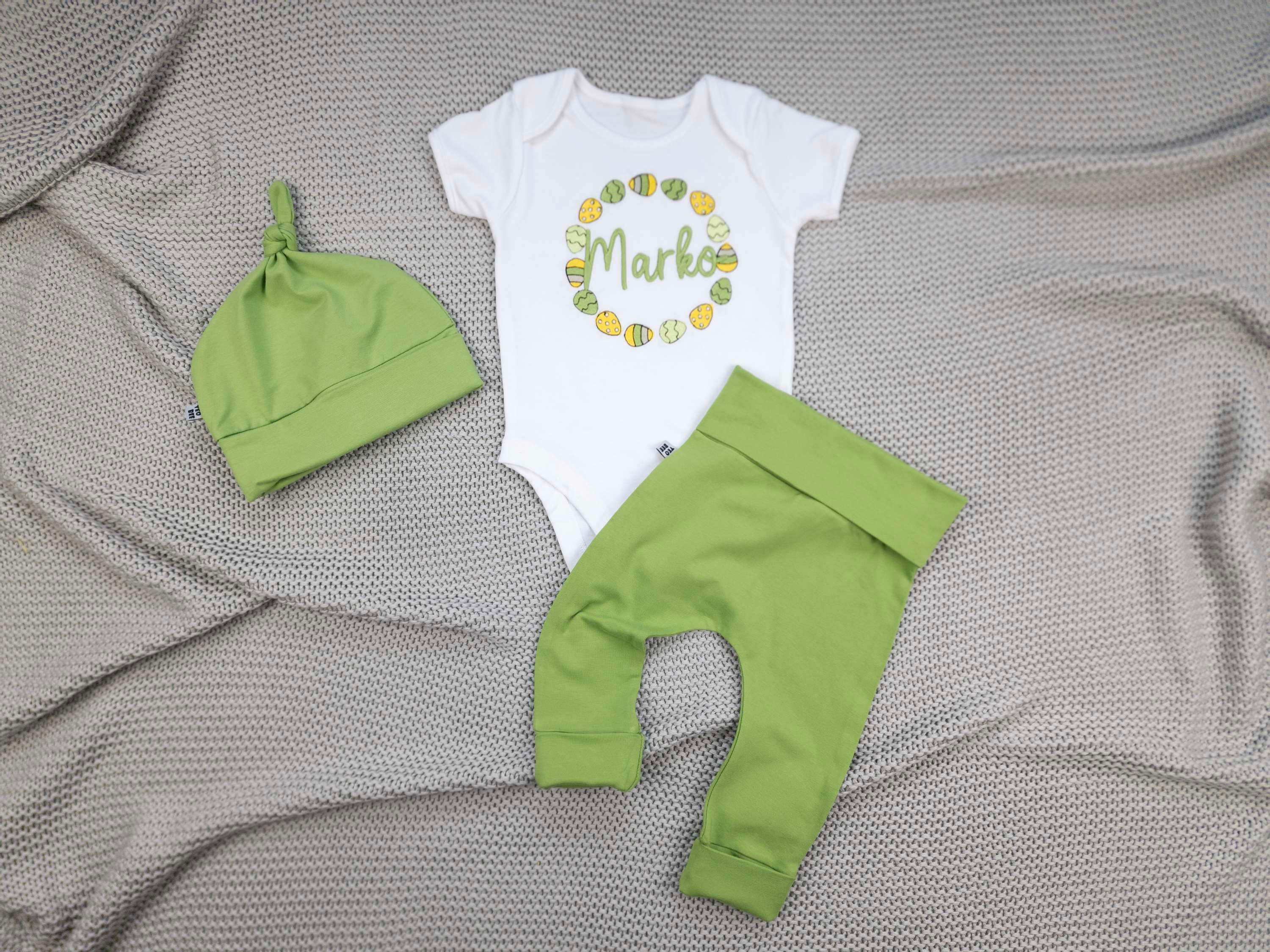 "Lieldienu olas" komplekts ar biksēm, bodiju un cepuri vai matu