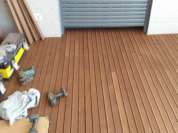 עבודות עץ מתקין דק סמוי