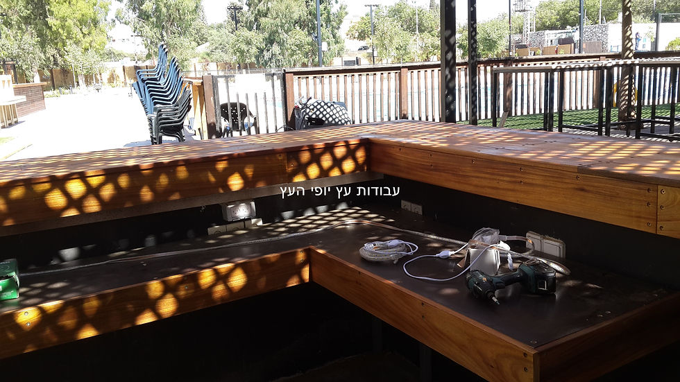 מתקין בר מעץ