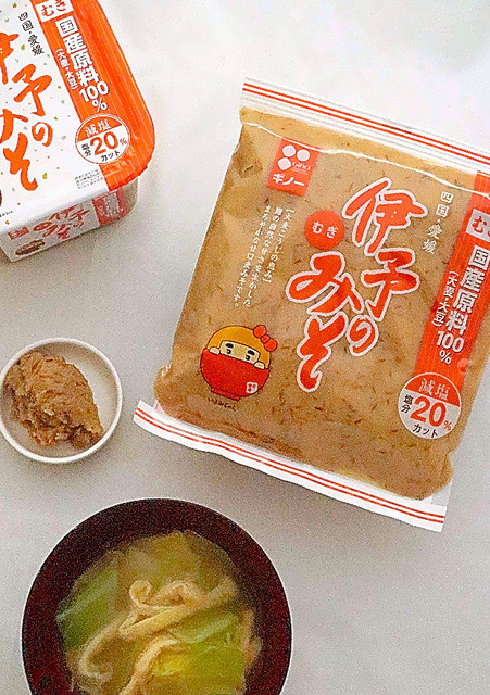 愛媛県内全域と周辺地域の主要スーパーで取り扱いあり。600グラムで500円。カップ入りが520円(税別参考価格