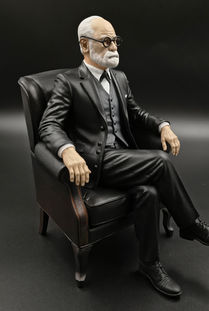 Freud Sentado Contemplativo