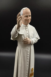 Escultura realista de Papa Leão
