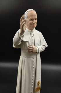 Escultura realista de Papa Leão