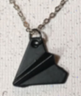 NA-180075 Black paper airplane necklace