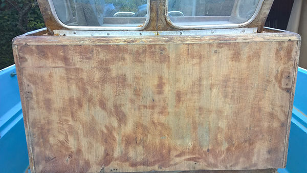 Ponçage de la console et du siègte réversible du pilote d'un boston whaler sakonnet 16 de 1968