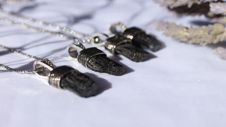 Elementales: Un proyecto de accesorios inspirados en la energía de las piedras y las hierbas