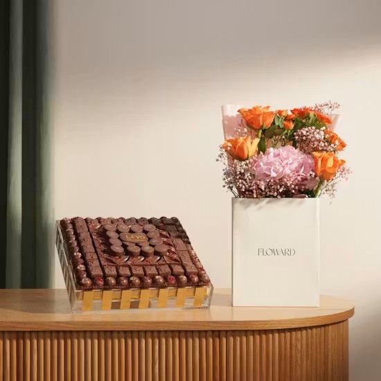 Levo Square Chocolate Tray | Lovely Harmony Flower Bouquet