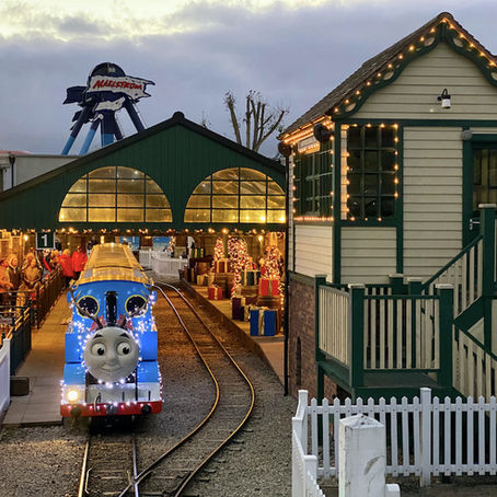 Drayton Manor Does Christmas — With a Big, Bold Ba-Da-Boom