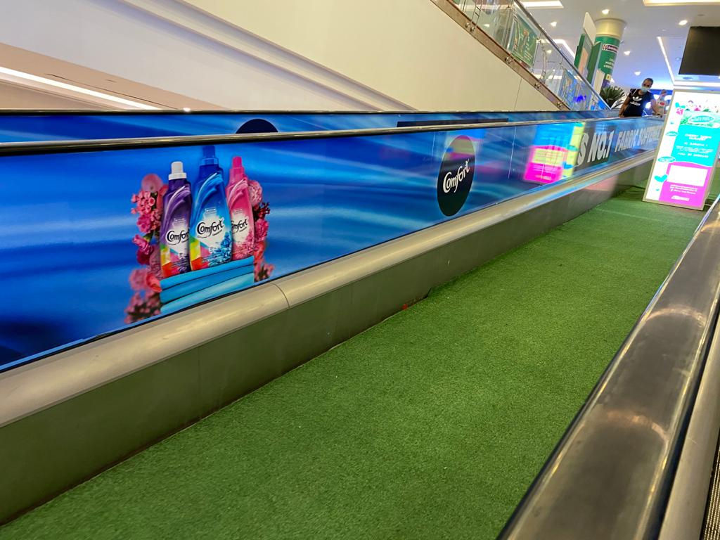 TRAVELATOR SIDE GLASS