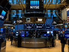 Wall Street chiude in calo, pesano le tensioni con l'Iran e il balzo del petrolio