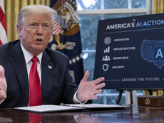 Trump contro il freno all’IA: gli Stati Uniti puntano sulla leadership e aprono solo alle salvaguardie
