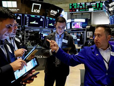 Wall Street sale sostenuti dai titoli growth, in attesa delle decisioni sui tassi delle banche