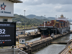 Canale di Panama, transiti ridotti a 32 al giorno per la siccità: cresce l’allarme per il commercio mondiale