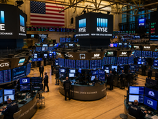 Wall Street chiude in lieve rialzo: inflazione alla produzione in calo, ma i semiconduttori frenano il mercato