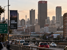 Sudafrica, piano triennale per stabilizzare Johannesburg: il Governo interviene su conti e infrastrutture