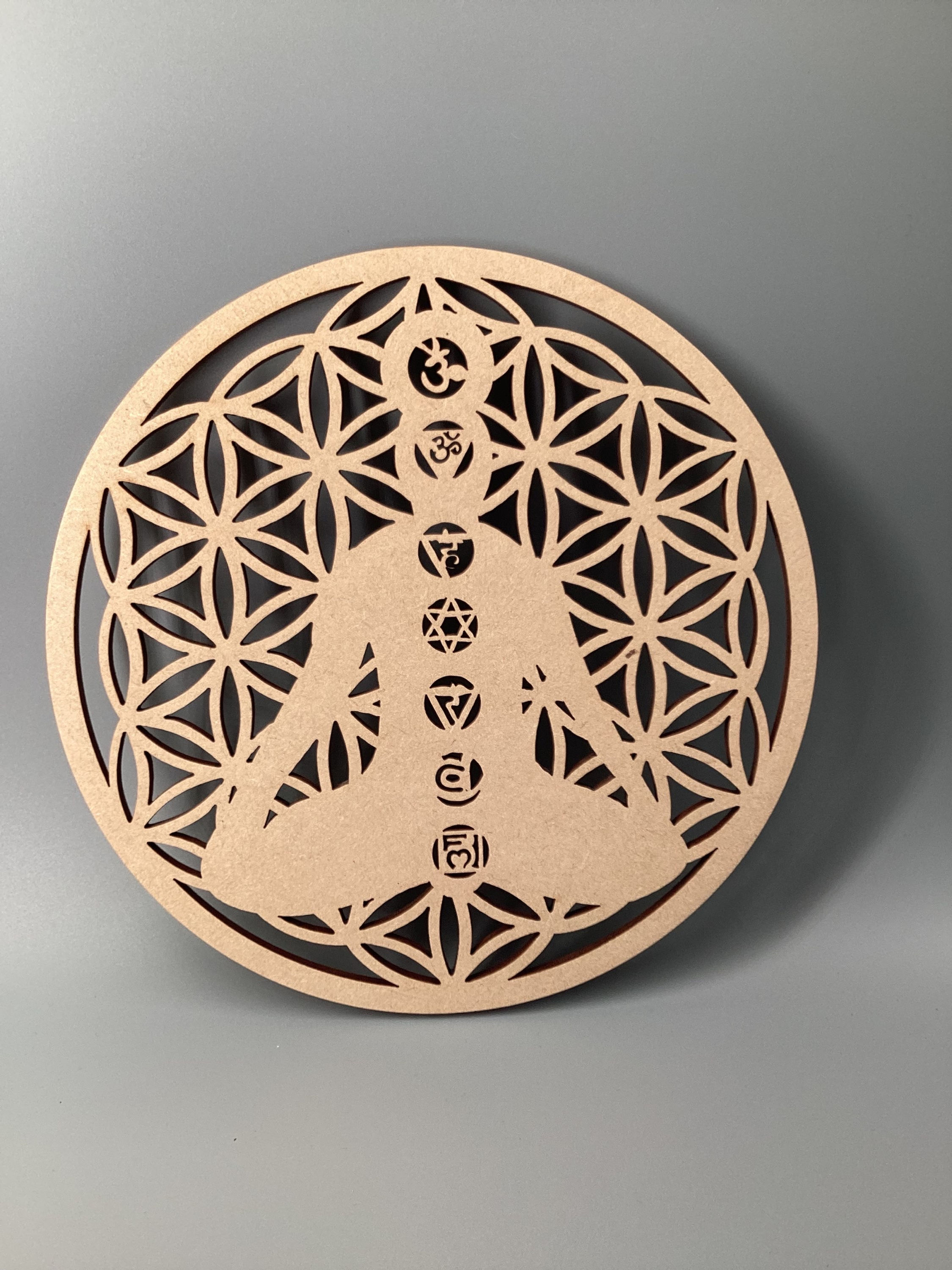 Plaque bois 7 Chakras fleur de vie 20cm