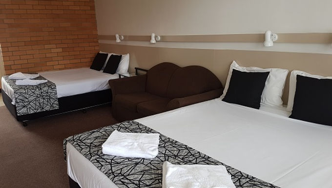 Twin Queen with Kitchenette 