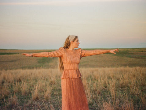 Cornelia Murr Opens a New Chapter with “Come Undone”