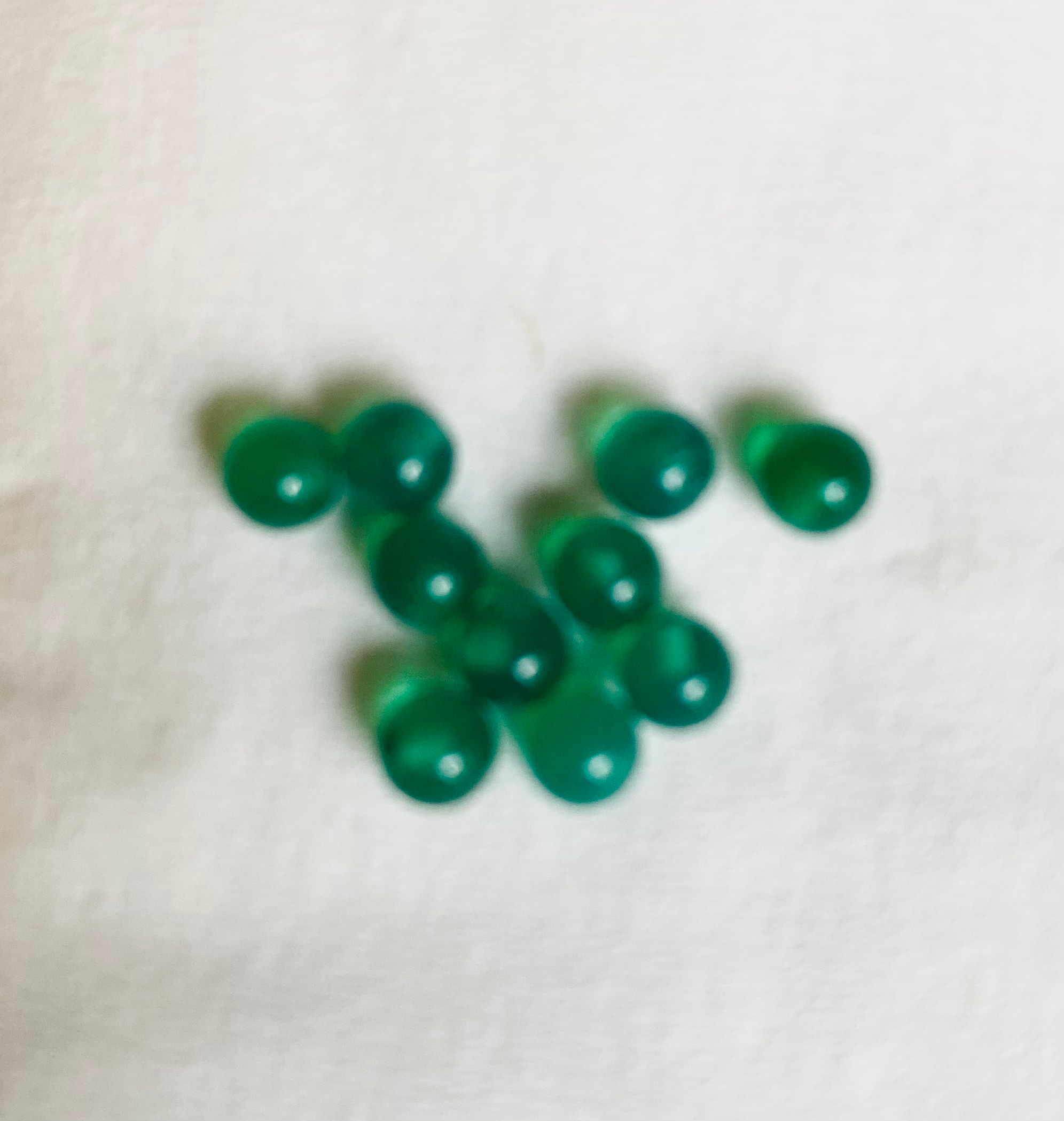 Agate verte perle mi percée 4mm ( 1 Trou)