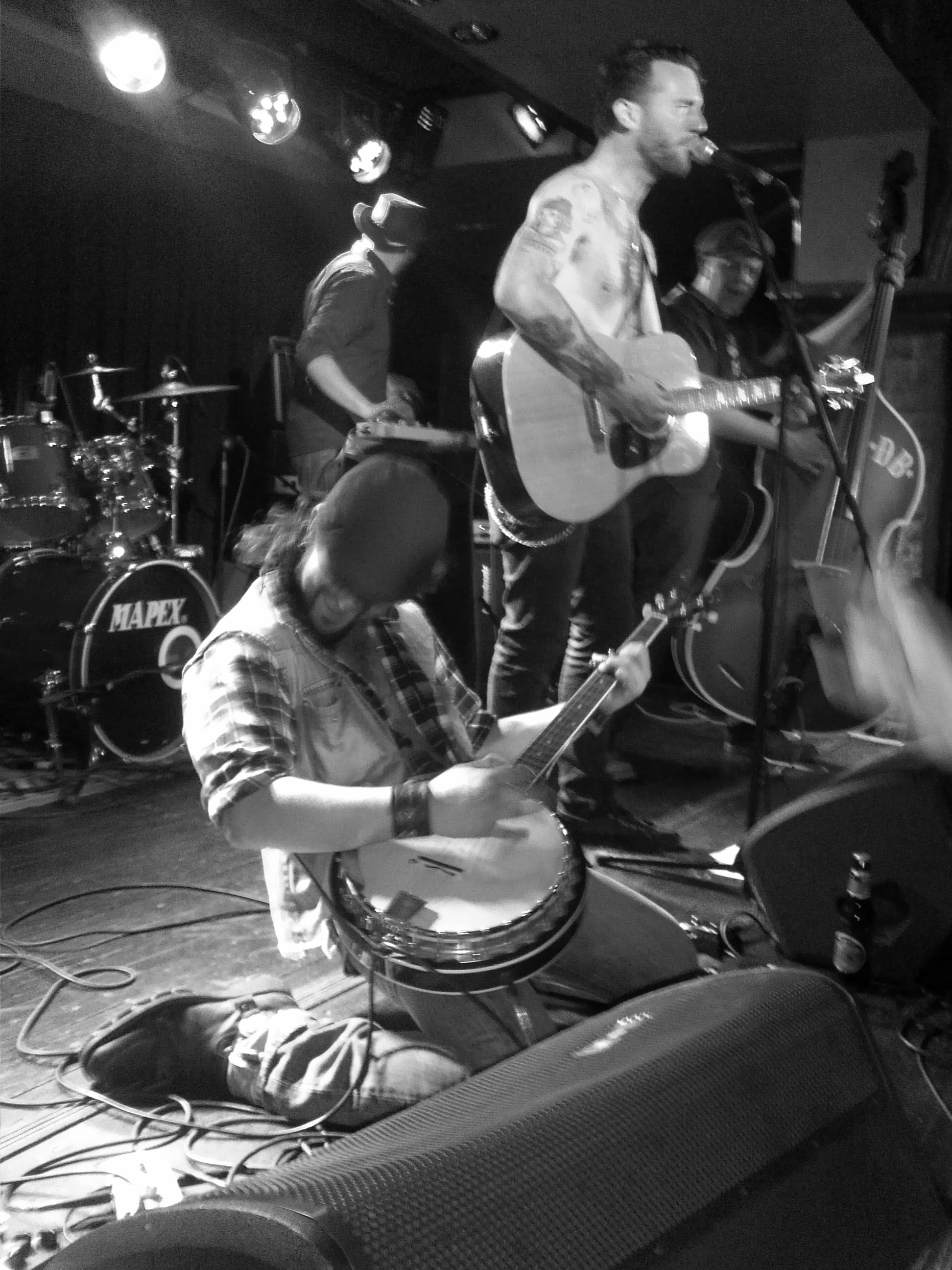 DEAD BRONCO, mayo 2014