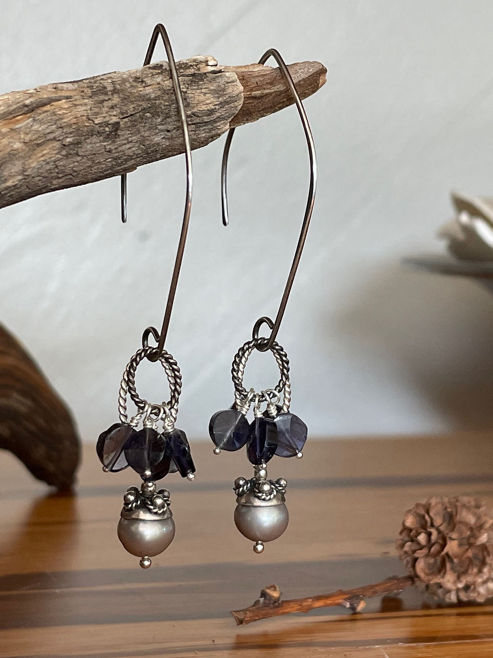 Thumbnail: Freshwater pearls and Iolite 