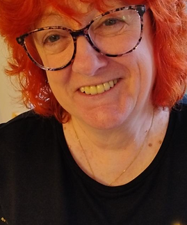 CLARE LONDON headshot.png