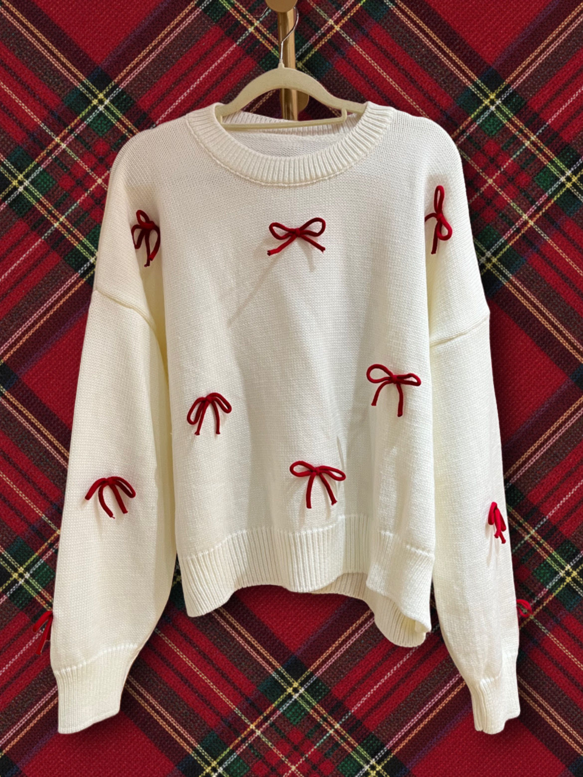 Belle white knitted sweater with red ribbons