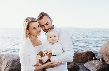 fotoshooting-familienfotos-ostsee-in-binz-auf-rügen-mit baby (97).jpg