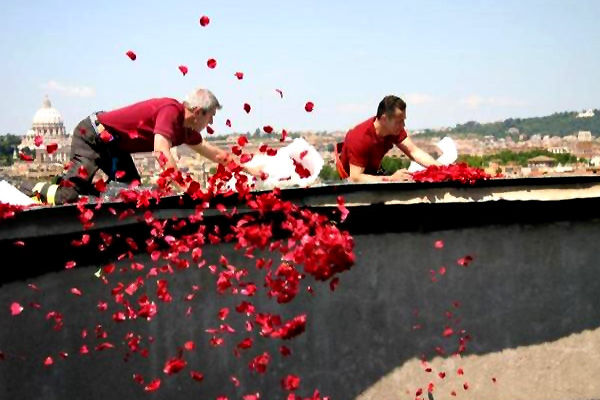 Pantheon Falling Roses A rainfall of rose petals from the Pantheon oculus