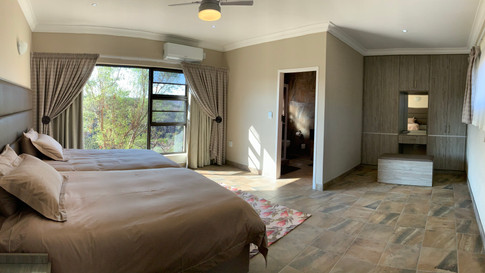 Main Ensuite Bedroom