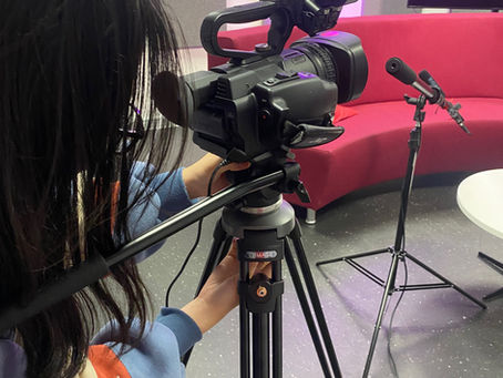 HOW TO OPERATE A FILMING CAMERA