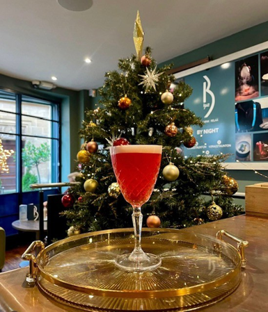 A variation on the ‘flip’ cocktail. Containing gin, aquafaba (alternative to egg white), cranberry j