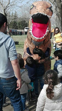 Fiesta de dinosaurios! Que chulo!