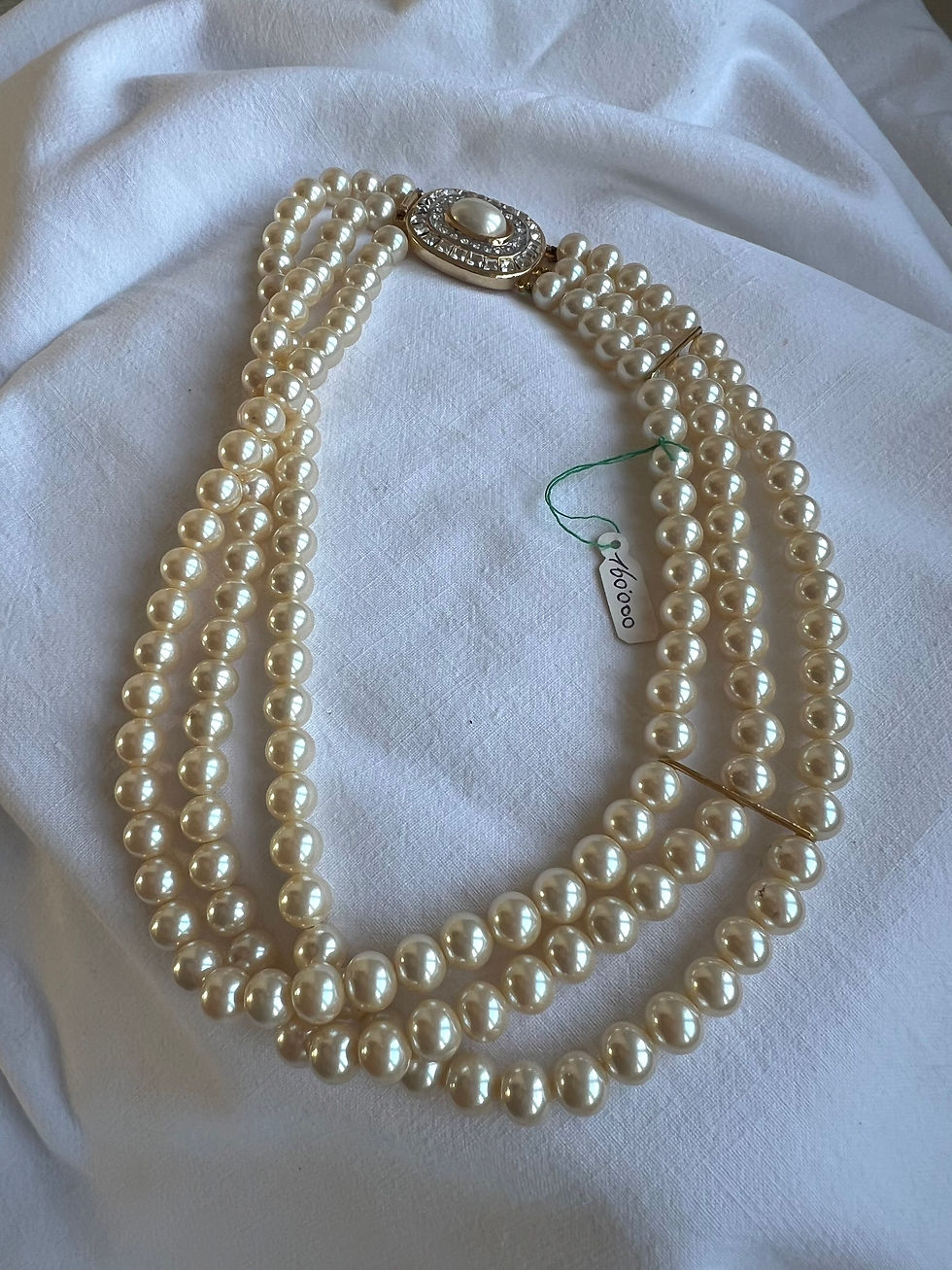 Miniatura: Three-Strand Pearl Necklace 