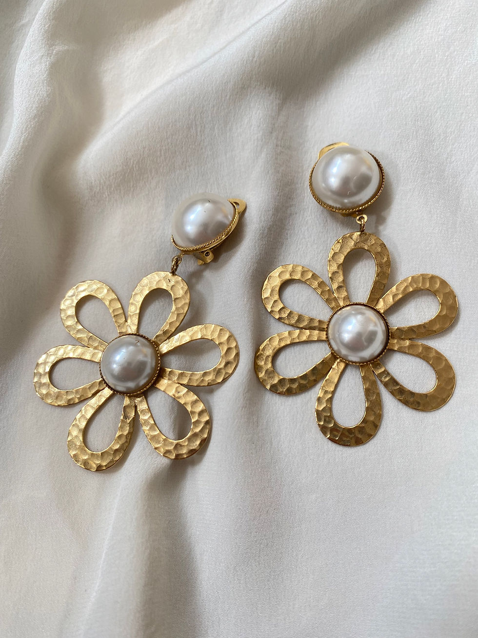 Miniatura: 80s Daisy Clip on Earrings 