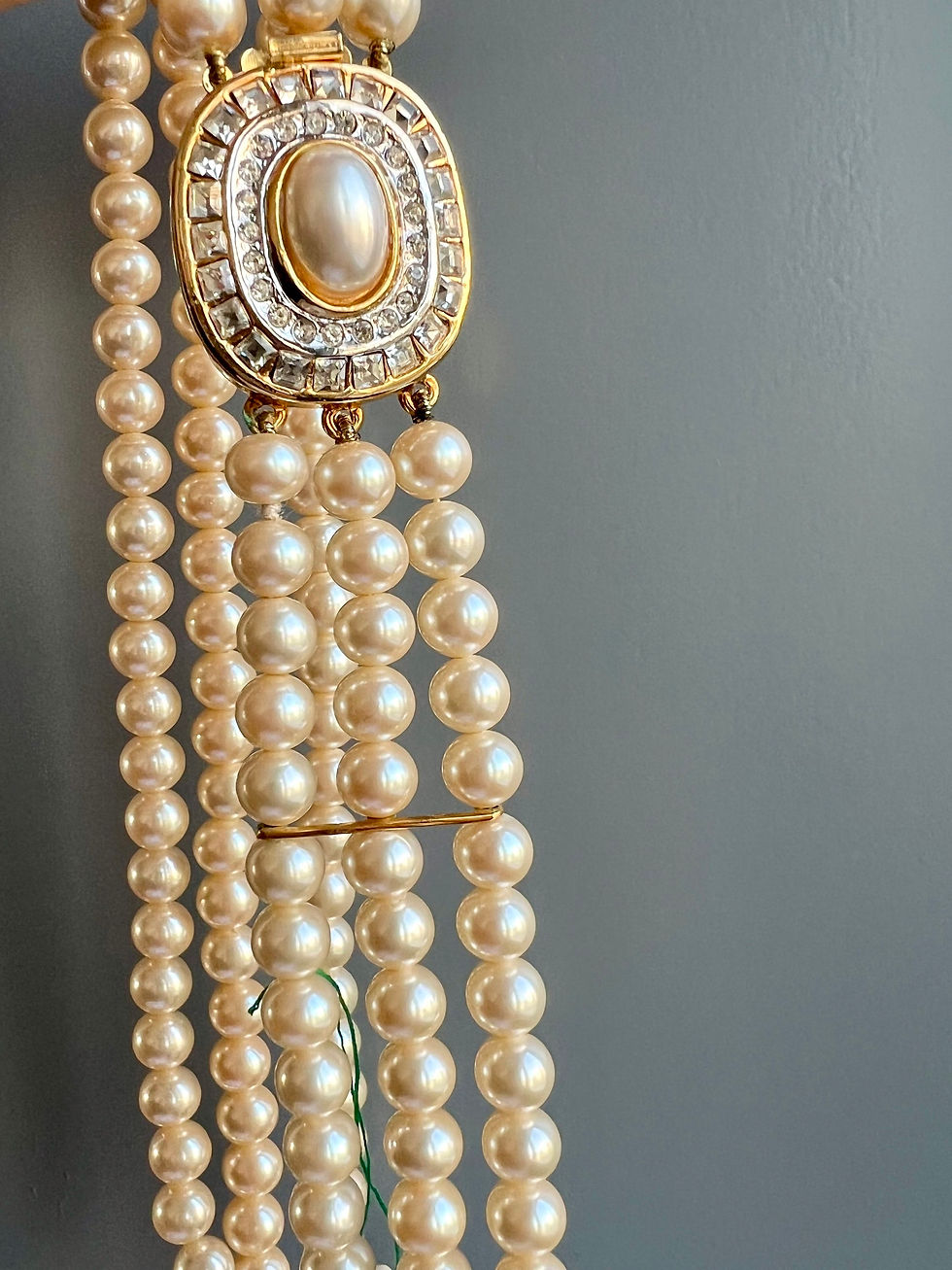 Miniatura: Three-Strand Pearl Necklace 