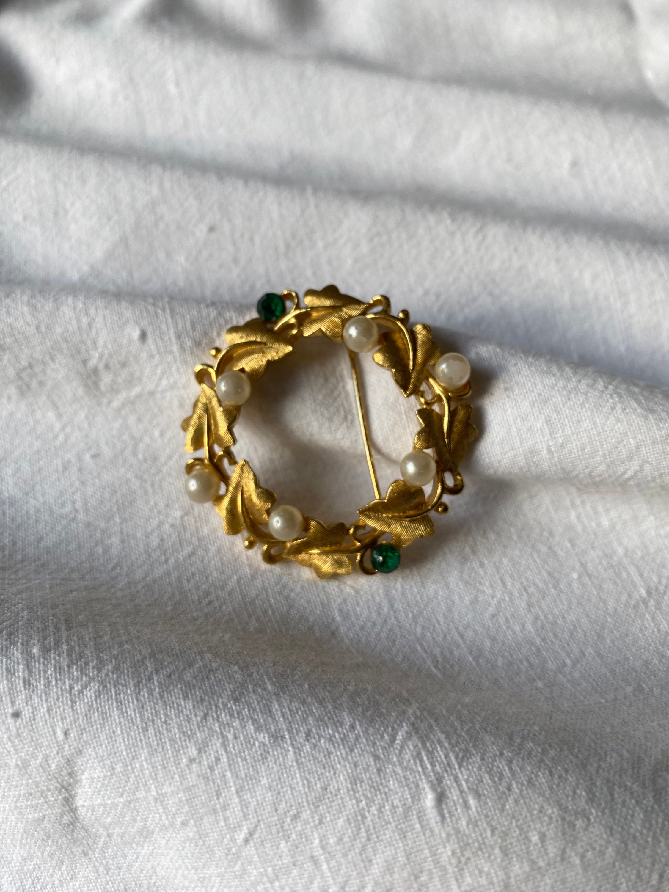  60s Trifari Leaves Brooch 