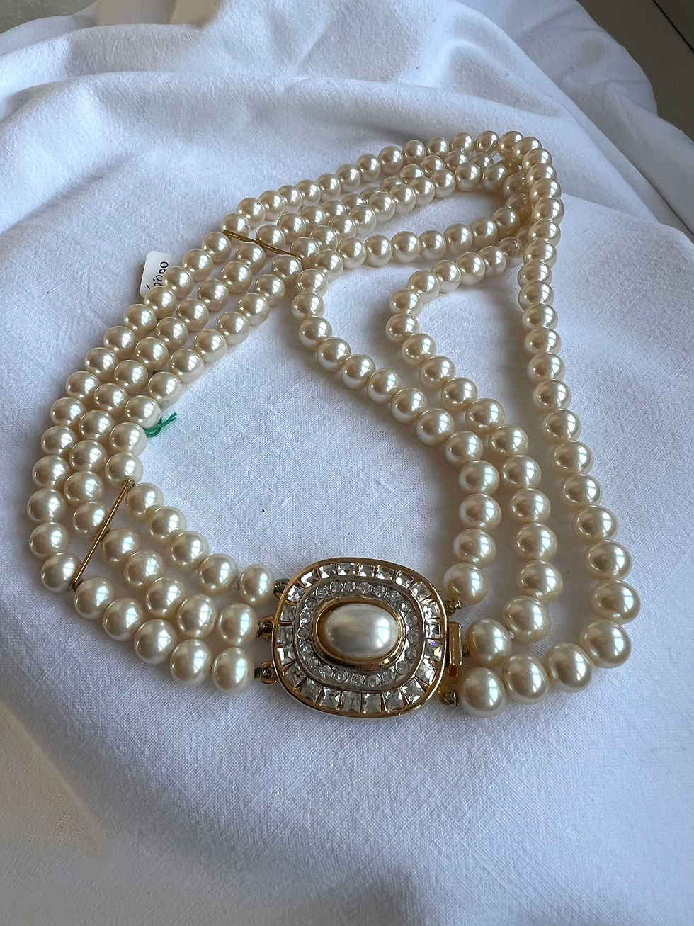 Miniatura: Three-Strand Pearl Necklace 