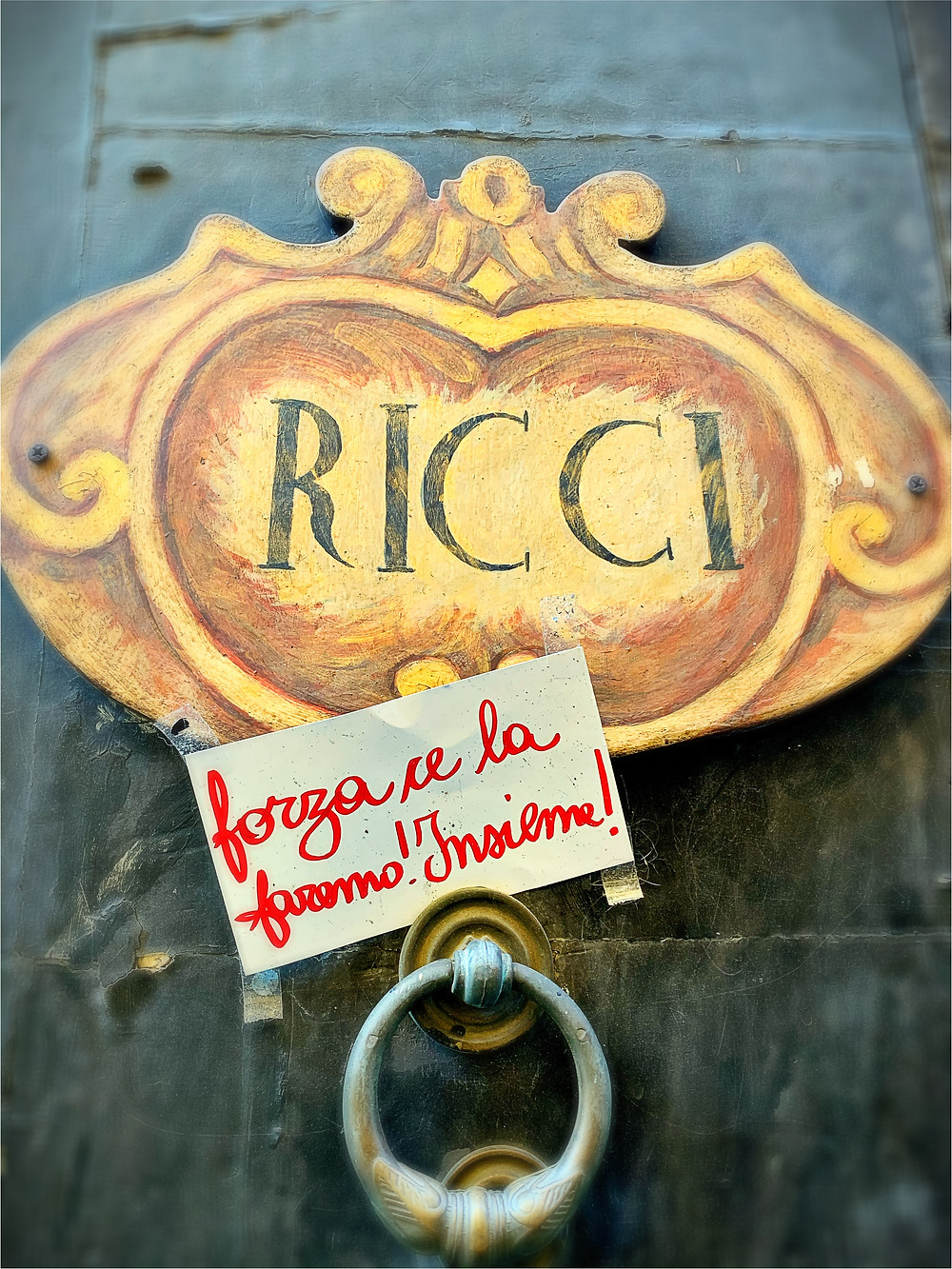 Merchants in Lucca giving each other moral support