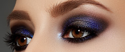 Sombra de ojos azul brillante
