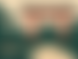 Shintoisme – japansk shinto-helligdom med torii-port og renselsesbassin