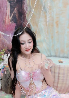 Professional portrait of Anna, a skilled massage therapist at Home Orgasmic Massage in Phuket, specializing in deep-tissue recovery.