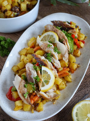 Geräucherte Makrele mit Bratkartoffeln und Gemüse