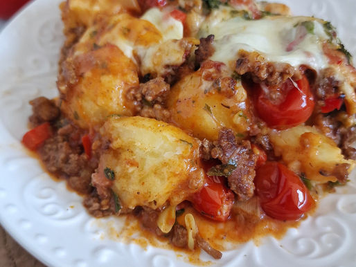 Knödel Auflauf mit Hackfleisch und Tomaten
