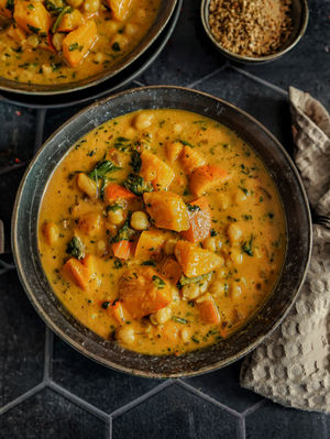 Tag 27: Kürbis-Curry mit Kichererbsen und Spinat