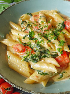 Penne mit Spinat & Cherry-Tomaten